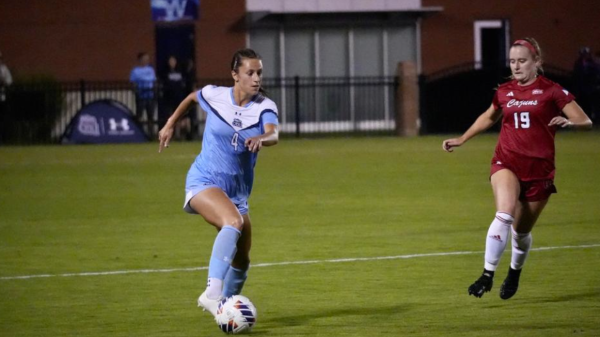 Photo taken of freshman defender Sydney Somers dribbling the ball past midfield in match against Ragin Cajuns. 