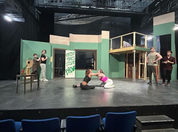 The cast of The Play That Goes Wrong rehearsing. (From left to right: Taylor Tousignant, Avi Raschdorf, Lakasia Moore, Kenzie Moyers, Ian Turner, and Adrian Rivera). Via @odu_rep_theatre.