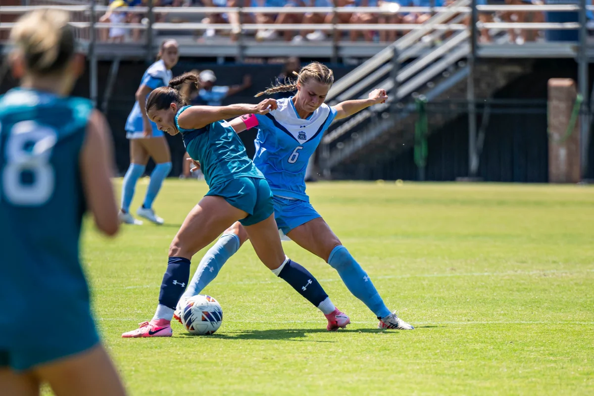 Senior Gry Boe Thrysøe contests for the ball with a Seahwawk defender in Sunday's match. 