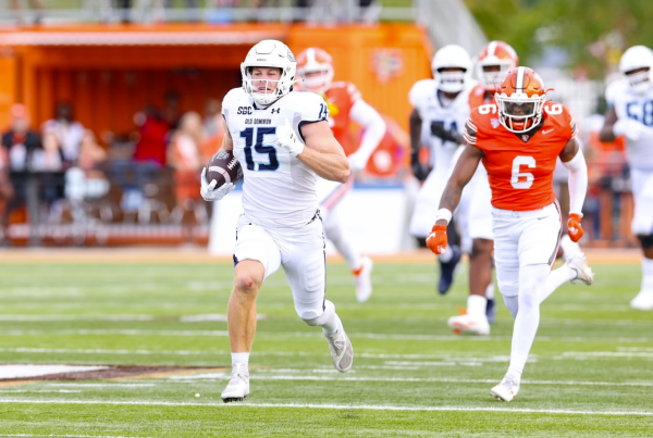 Senior Tight End Pat Conroy is off and running as he goes for his 75-yard touchdown against Bowling Greeen. 